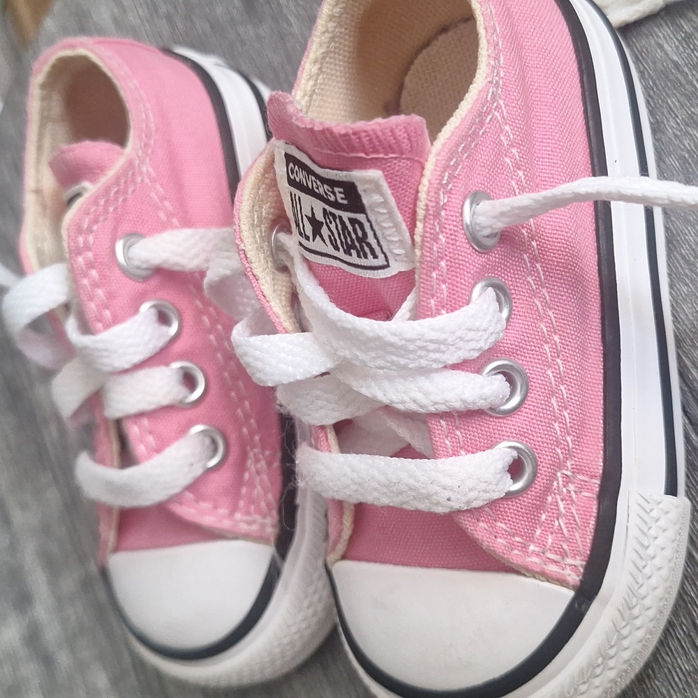 Converse Pink Low-Top Sneakers with Classic Logo - Picture 2 of 7
